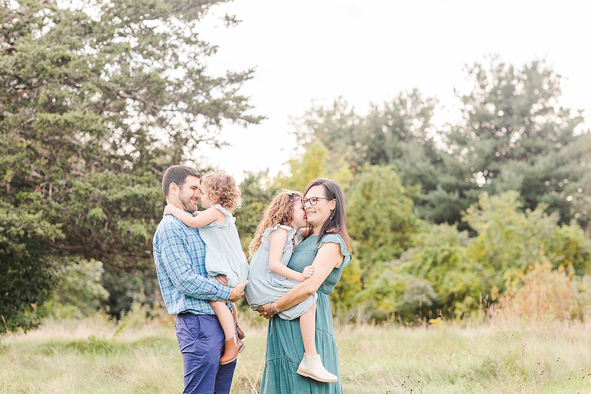 tips for what to wear to family photo sessions with Sara Sniderman Photography in Natick Massachusetts