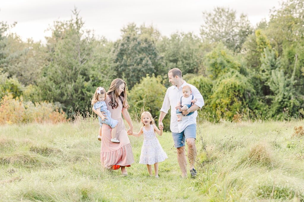 tips for what to wear to family photo sessions with Sara Sniderman Photography in Natick Massachusetts