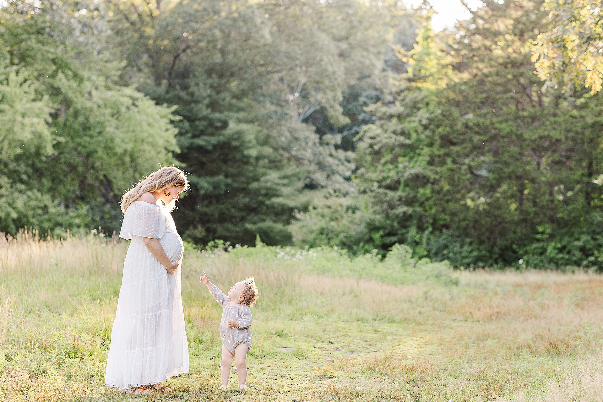 tips for what to wear to maternity photo sessions with Sara Sniderman Photography in Natick Massachusetts