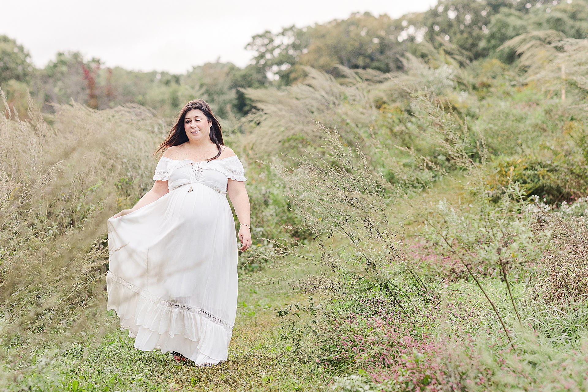 maternity photo session at Centennial Reservation, Wellesley Massachusetts with Sara Sniderman Photography 