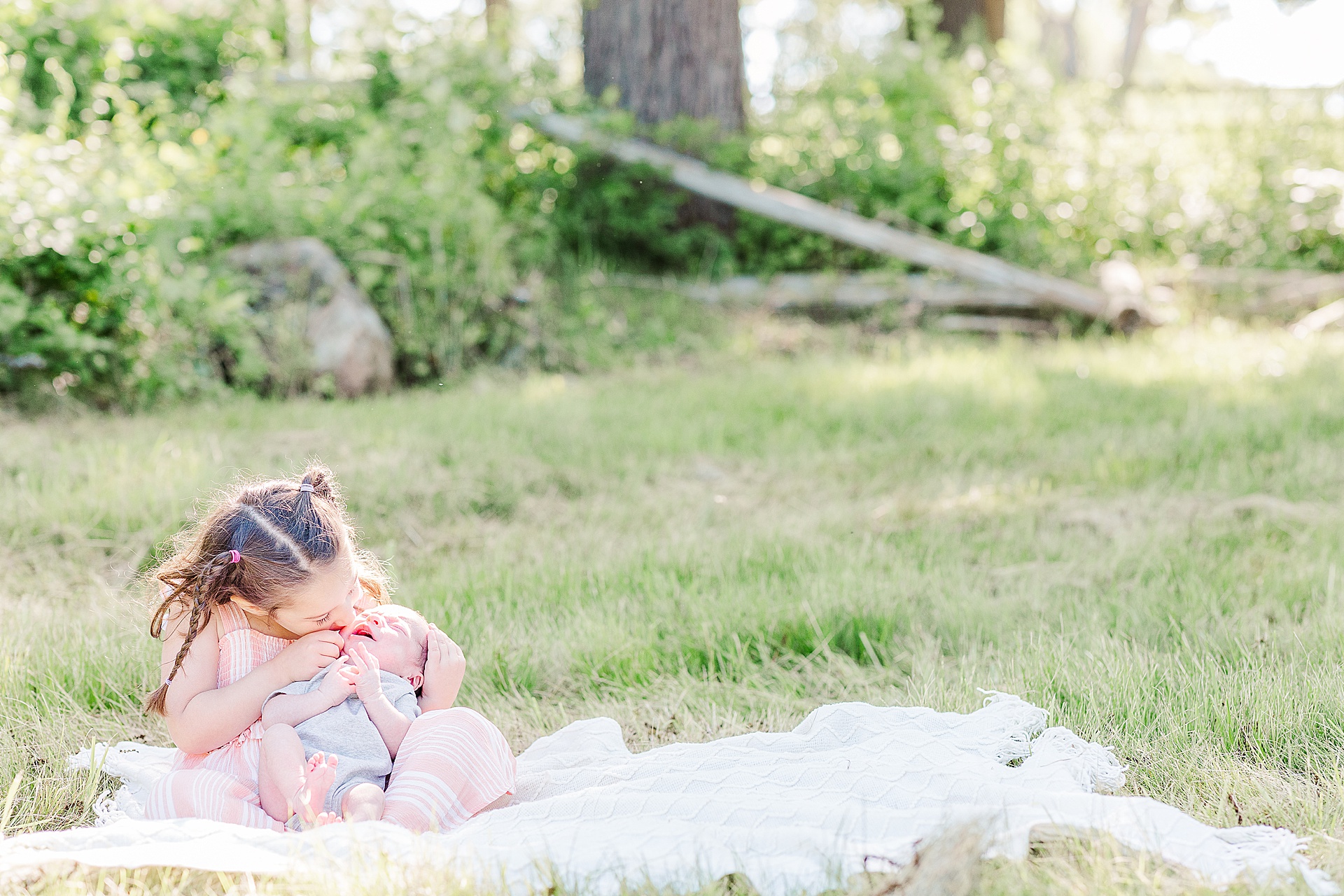 Where Should I Take My Newborn Photos? | Outdoor Newborn Photo Session at Barber Reservation, Sherborn Massachusetts with Sara Sniderman Photography