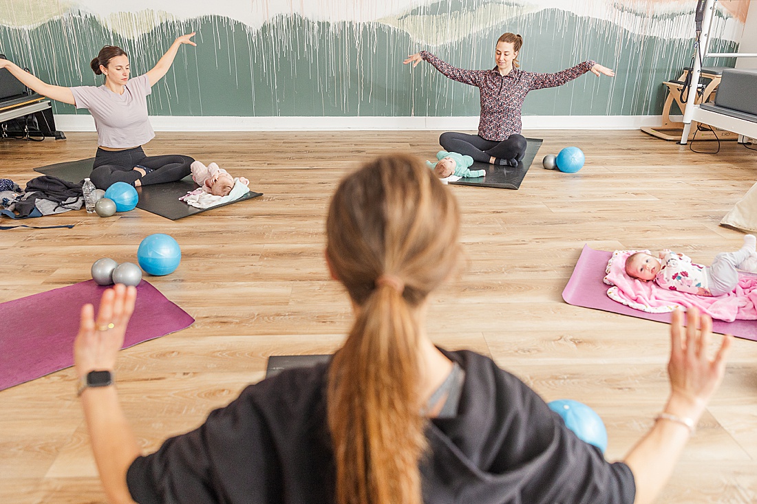 Photos of DanceFIT baby wearing class taken by Sara Sniderman Photography