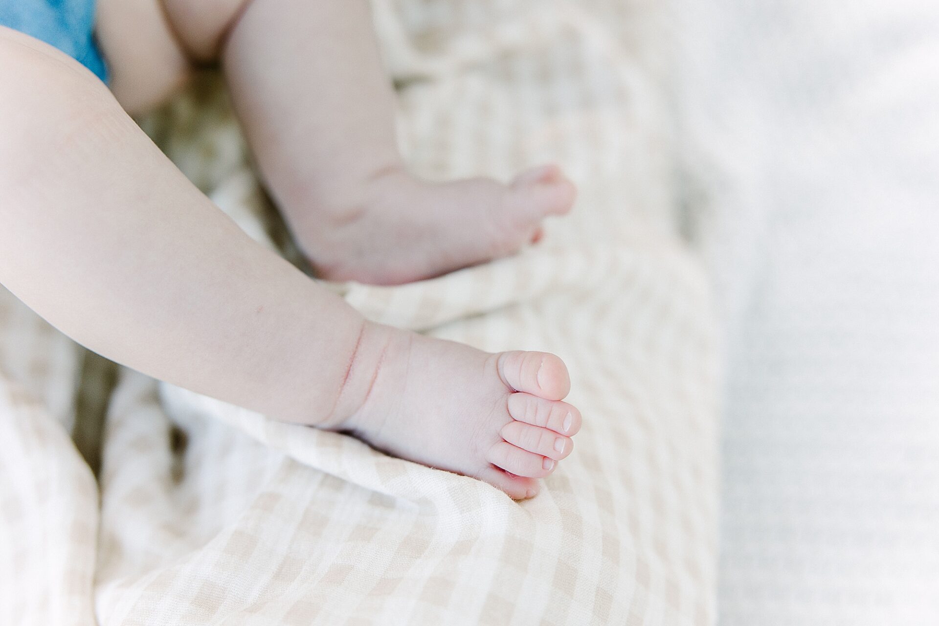 baby feet during outdoor newborn photo session with Sara Sniderman Photography at Wellesley College